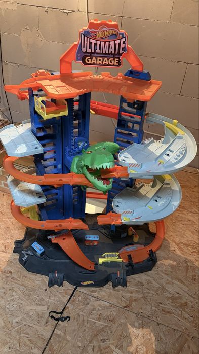 Garaż hot wheels t-rex