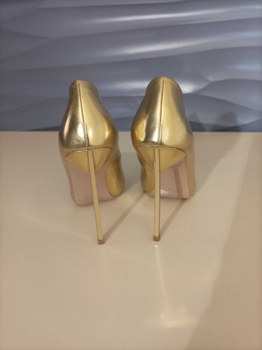 Брендові туфлі Casadei