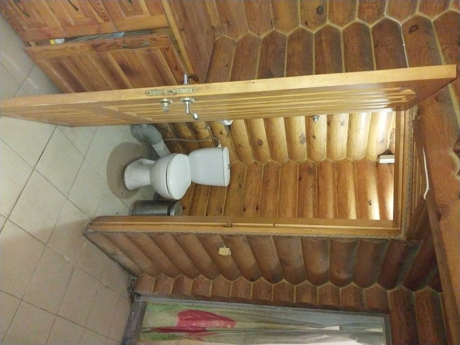 Дерев'яна баня зі зрубу розміром 5,6 м * 5,6 м