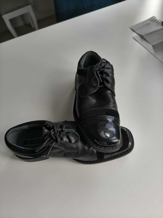 Czarne skórzane buty Vapiano