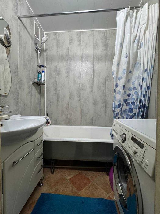 Продам 2к. квартиру на вул. Запорізьке шосе, буд. 60