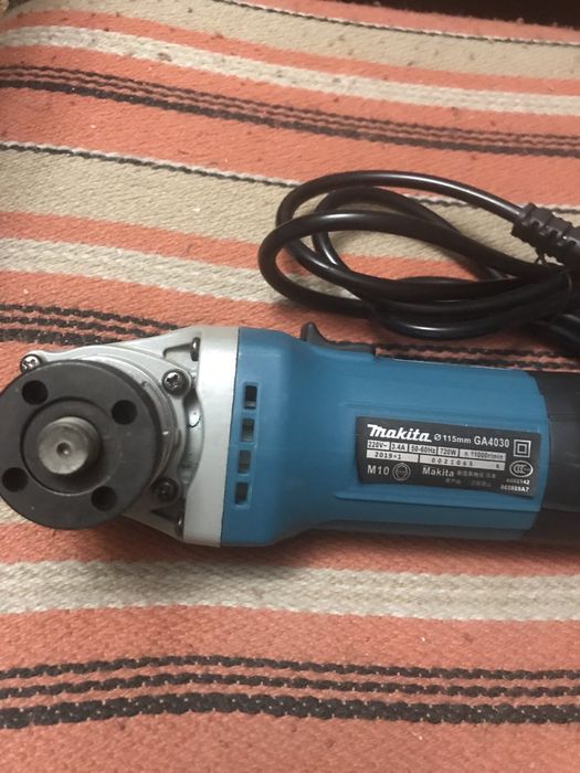 Угловая шлифмашина Makita GA 4030