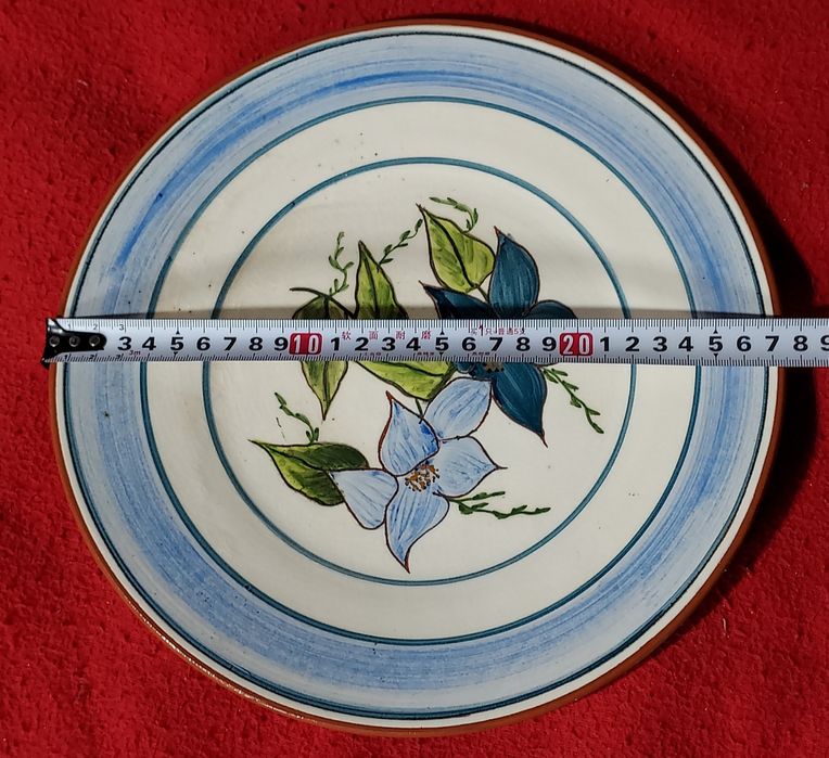 Vendo prato em barro pintado à mão