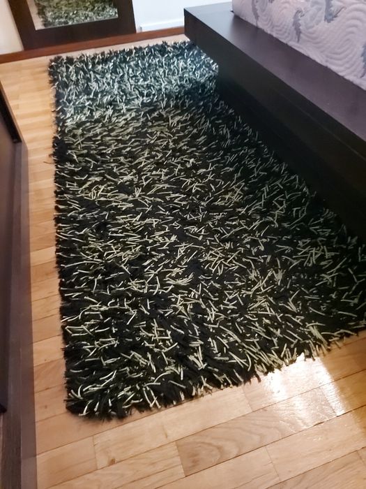 Carpete de grande preto e verde