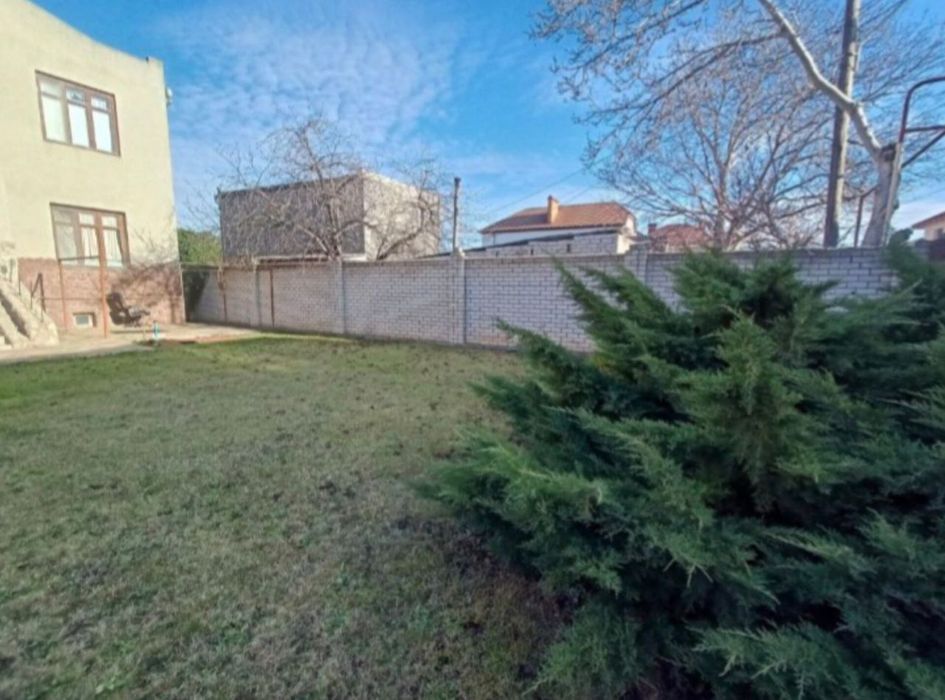 Продаю 2- х эт. дом с участком  в курортном районе