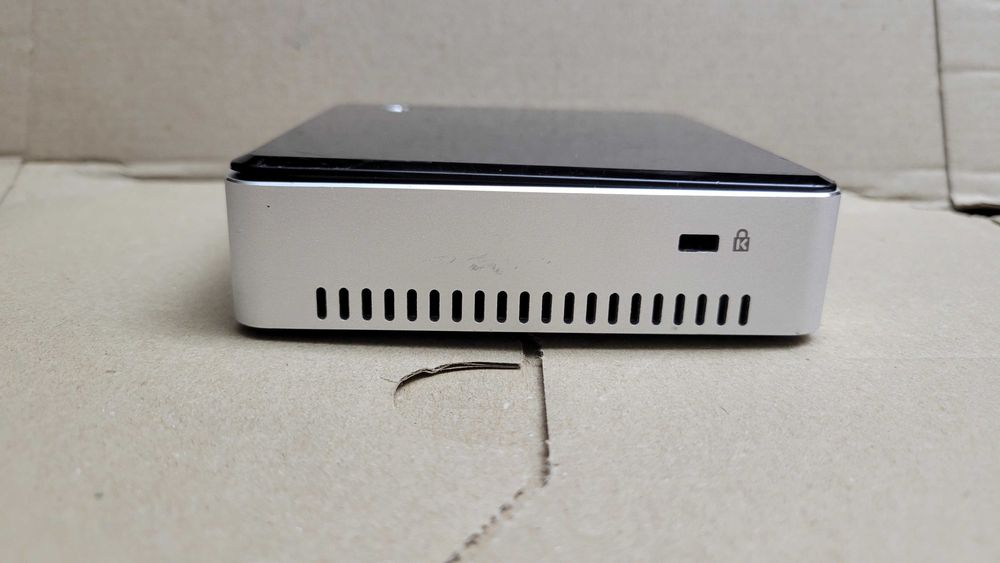 Неттоп Intel NUC5i5RYK i5-5250u 8/256GB m.2 NVME SSD WiFi BT miniHDMI