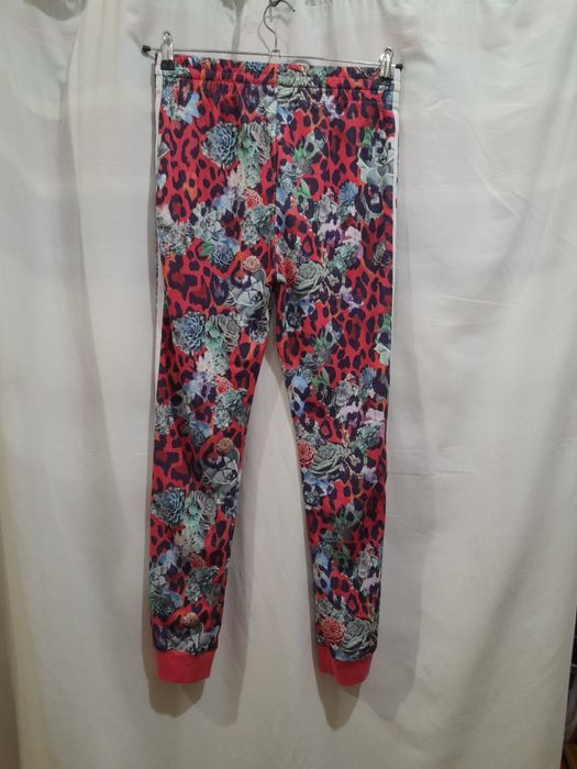 Оригинальные спортивные брюки Adidas с цветочным принтом, S