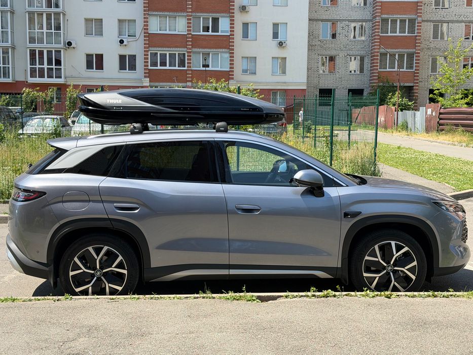 Поперечини на дах китайських авто Thule багажник рейлінги