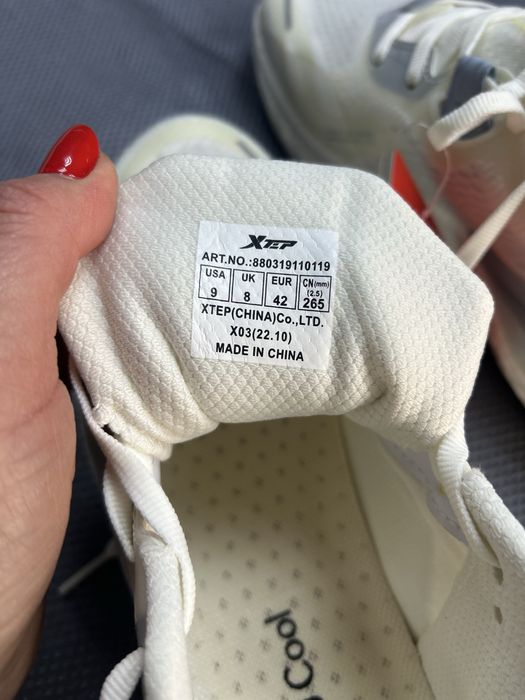 Кросівки (26,5см)