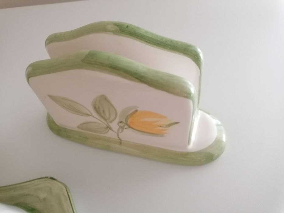 Artigos de cozinha em porcelana pintados. , desde