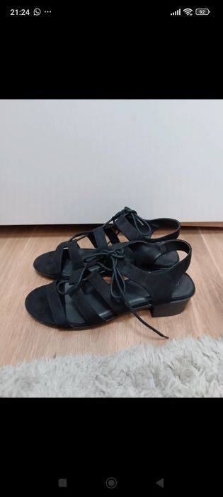 Sandałki czarne na wiązanie B.P.C