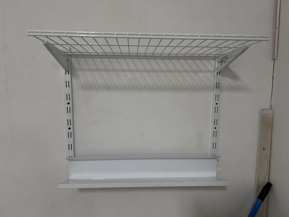 Настінна поличка