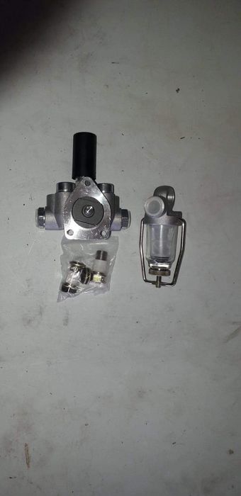 Pompka zasilająca, URSUS C-360 pompa paliwa, wstepna, odstojnik KPL