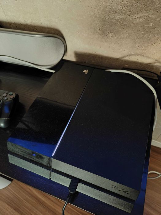 PS4 standard com pouca utilização