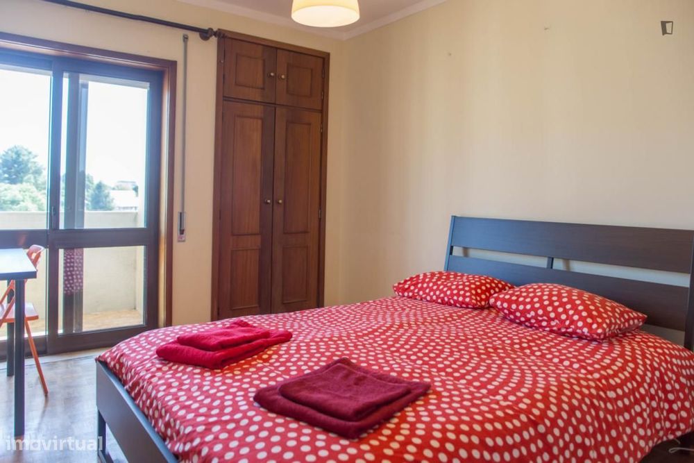 Quarto - localizado em Paranhos Porto