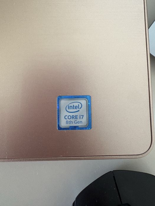 Złoty laptop Dell P75F 16 GB RAM 1TB Win 11