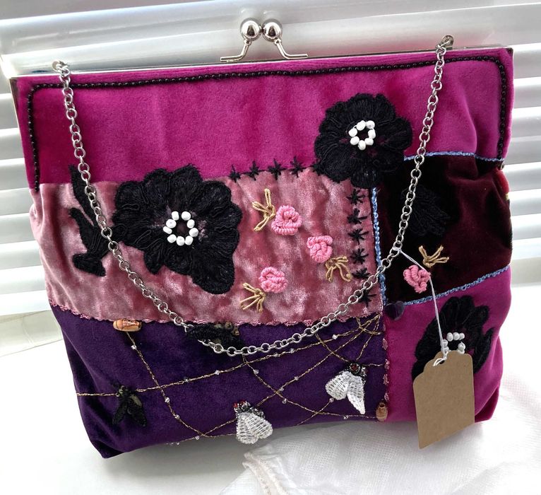 Оригінальна велюрова вечірня сумочка косметичка клатч пчелы бджоли