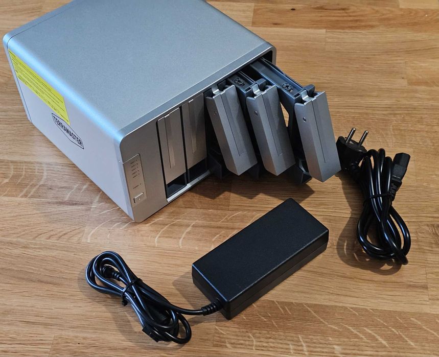 DAS TerraMaster D5-300 | 5x HDD / SSD | RAID | USB-C | Stan idealny