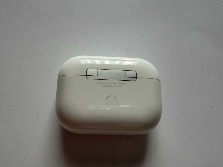 Apple AirPods Pro z MagSafe Charging Case – oryginalne, dobry stan