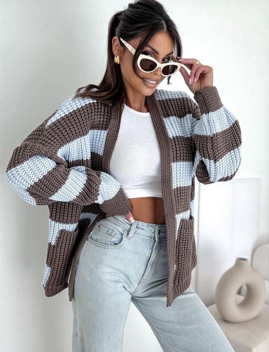 Sweter w szerokie.pasy oversizie