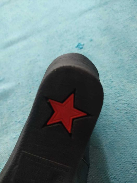 Sapatos em pele camurça compensados. Marca Cubanas, 36.