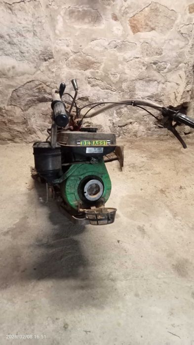 Moto ceifeira antiga