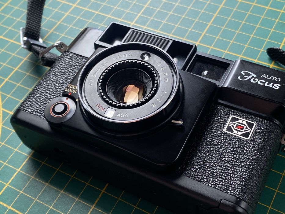 Yashica Auto Focus 38mm f/2.8 – aparat analogowy 35mm