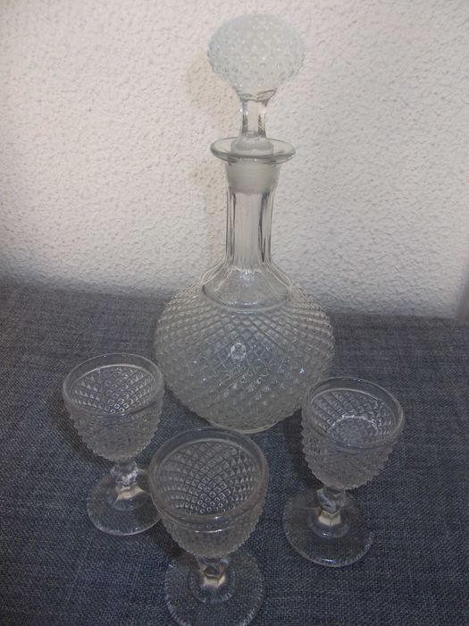 Garrafa e copos em cristal antigos / Antique crystal bottle & glasses