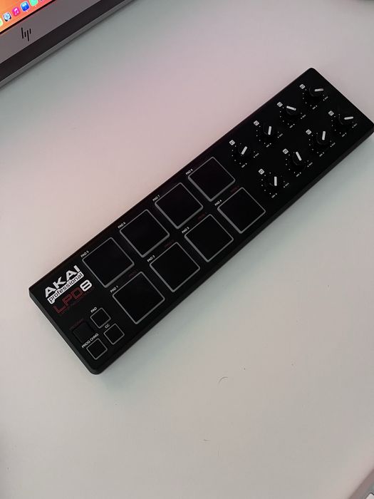 Akai LPD 8 midi controller