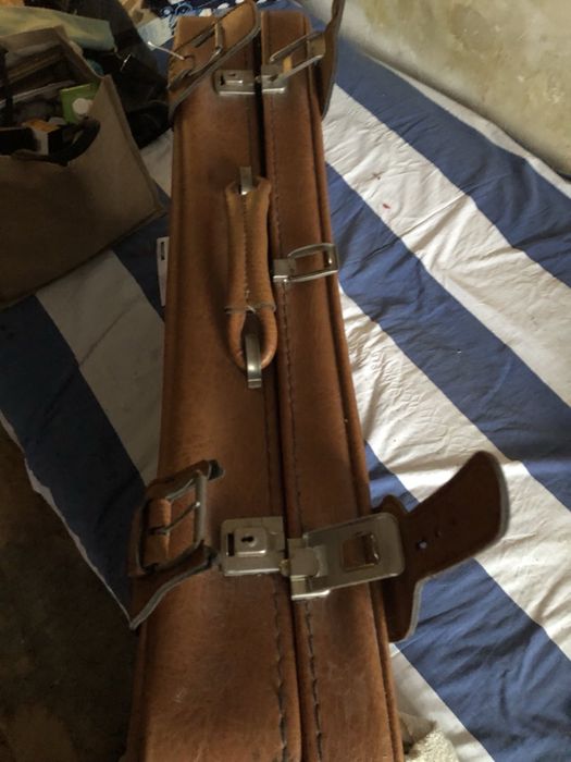 Шкіряний чемодан