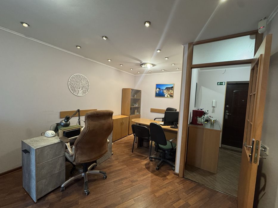 Без комісії продаж приміщення 35.3 м2 Бажана 9в метро Харківська