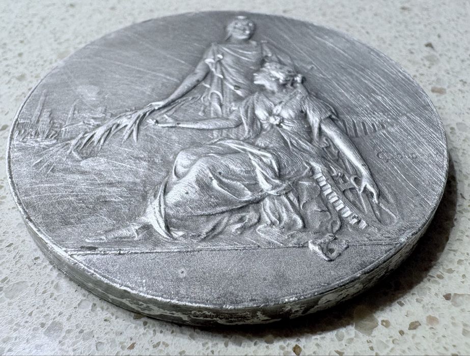 Antiga medalha francesa marcada Coudray de 1947 com banho em prata