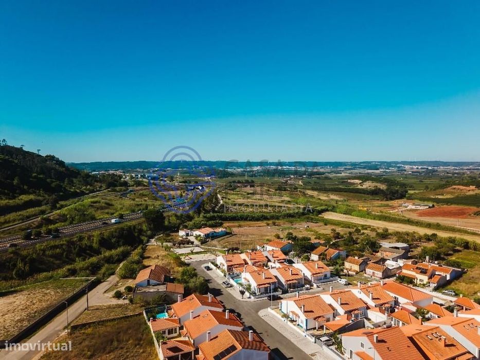 Moradia T3 independente com garagem na A-da-Gorda