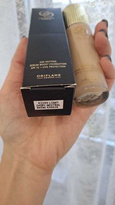 Продам тональну основу spf 12