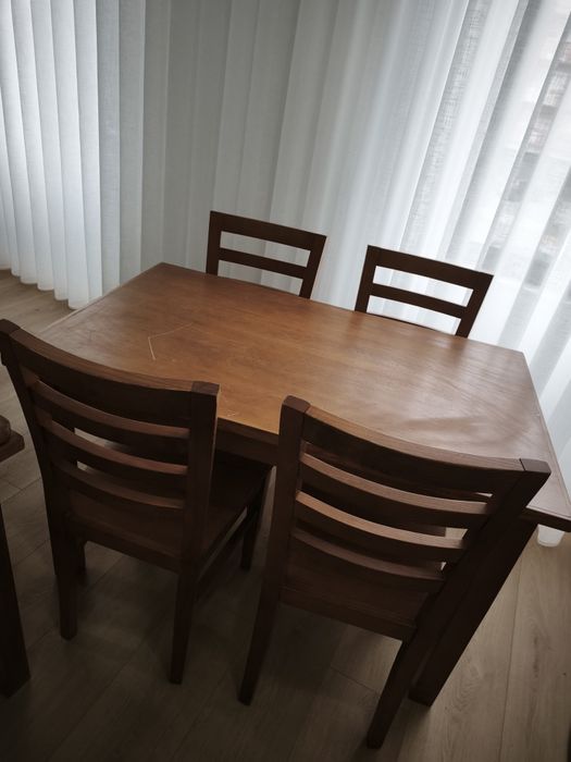 Conjunto Mesa Sala e 4 Cadeiras – Excelente Estado
