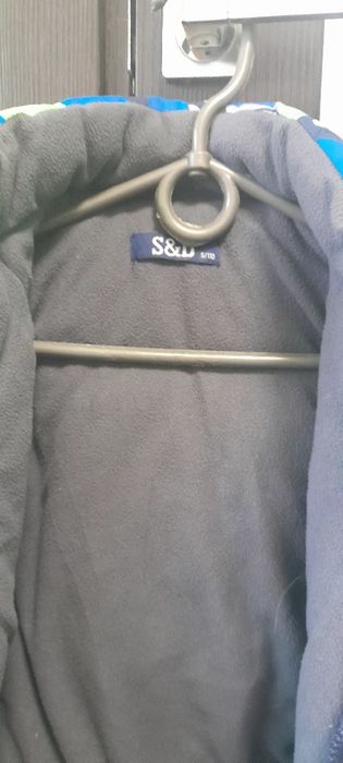 Зимова куртка в гарному стані