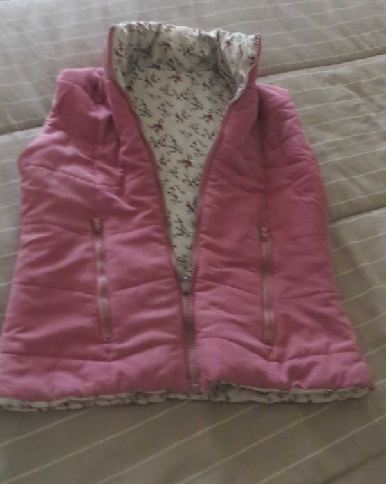 Casaco Kispo, capuz, dupla face bolsos interior e exteriores 7/8 Anos