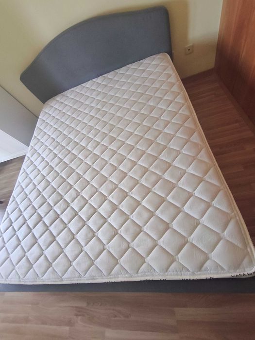 Cama, estrado e colchão como novos