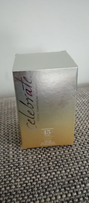 Celebrate perfumy Avon