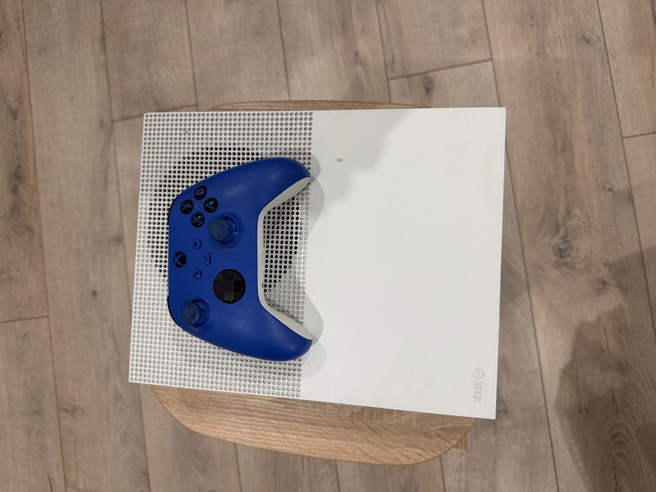 Xbox one s.