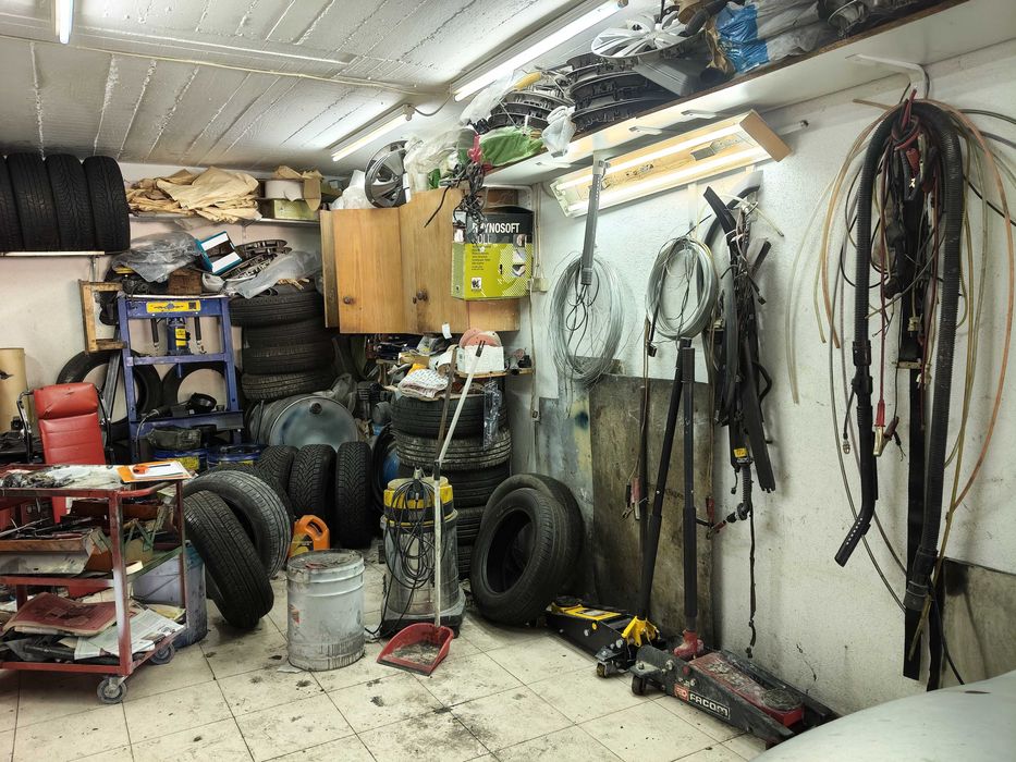 Garagem à Venda em Arruda dos Vinhos – 45,5 m² com WC e Contadores Independentes