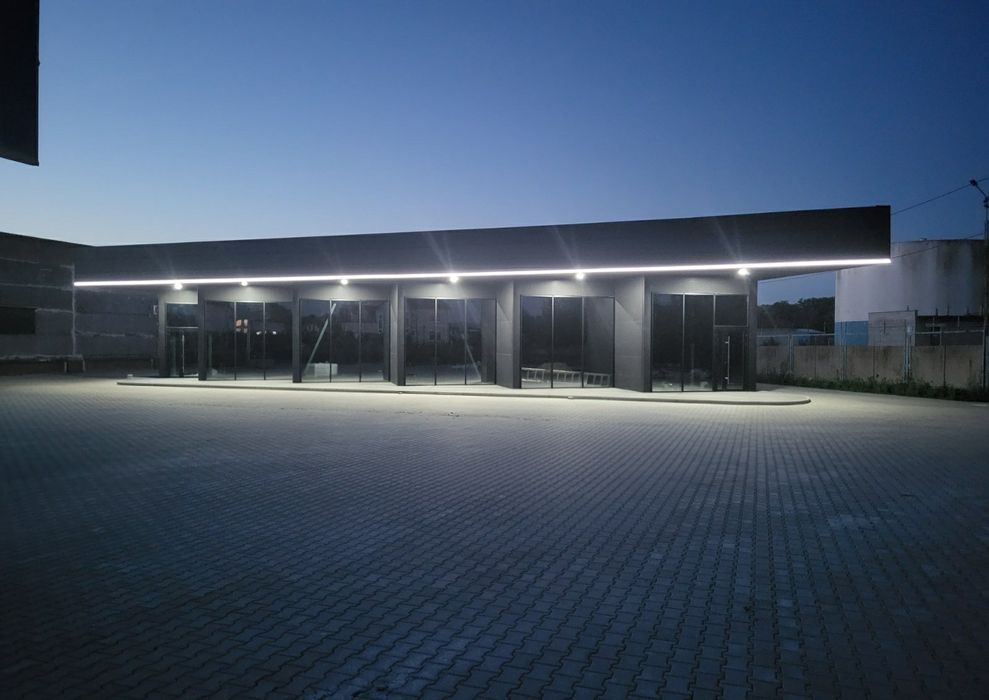 Оренда окремого фасадного приміщення з парковкою, вул.Б.Хмельницького