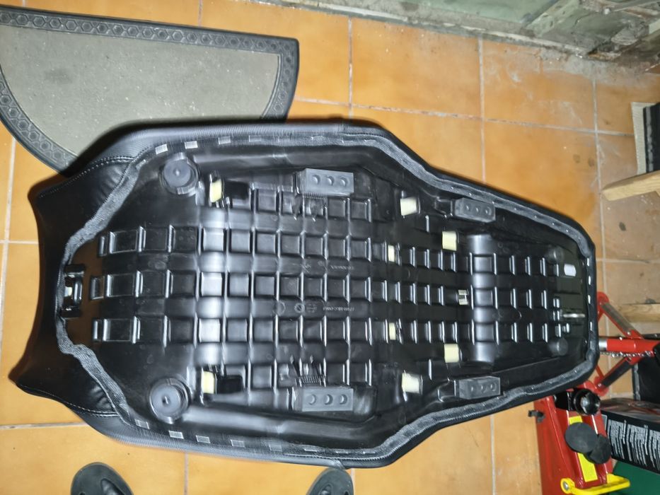 Banco baixo Honda Transalp 750 XL