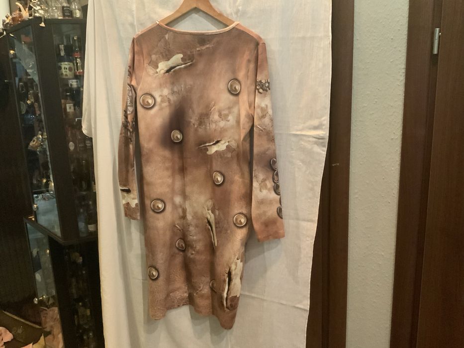 Letnia sukienka z dekoldem