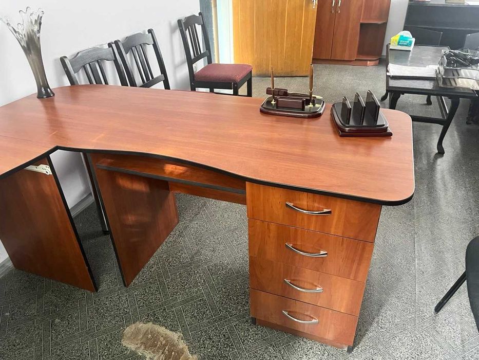 Продам офісні меблі