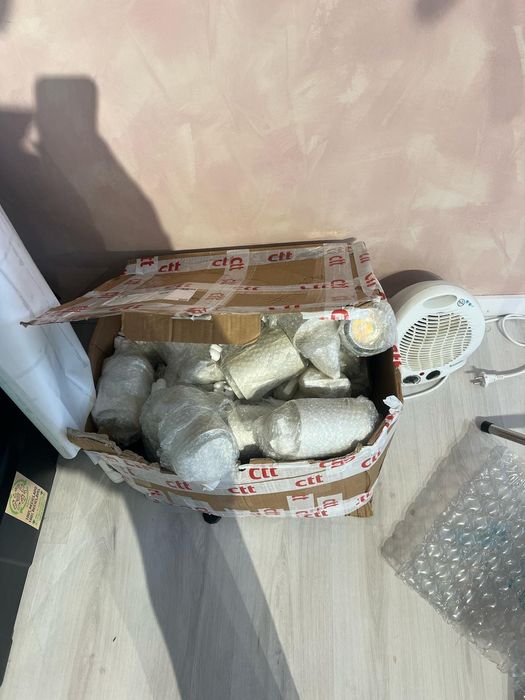 Vendo Focus LED 42 unidades preco negociável