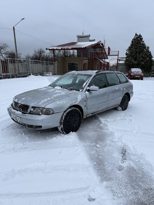 Ауди а4 1.9 дизель 
Механика 5 Ступка
По технике в хорошем состояние 
Из последнего поменяли сцепление 
Заводится хорошо
Из минусов внешний вид и слабые тормоза  
Из документов тех паспорт