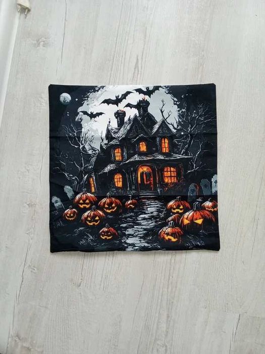 Czarna poszewka dekoracyjna Halloween mroczny zamek