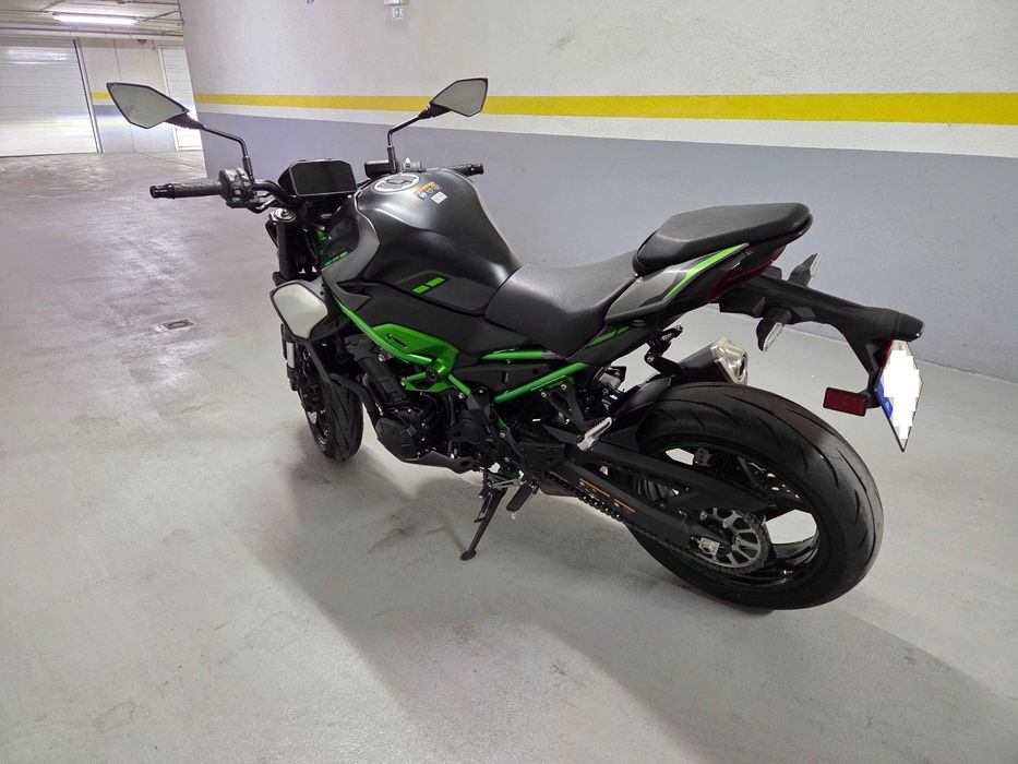 Kawasaki Z900 Sport, 2025, 1400km e garantia total Kawasaki até 03/28