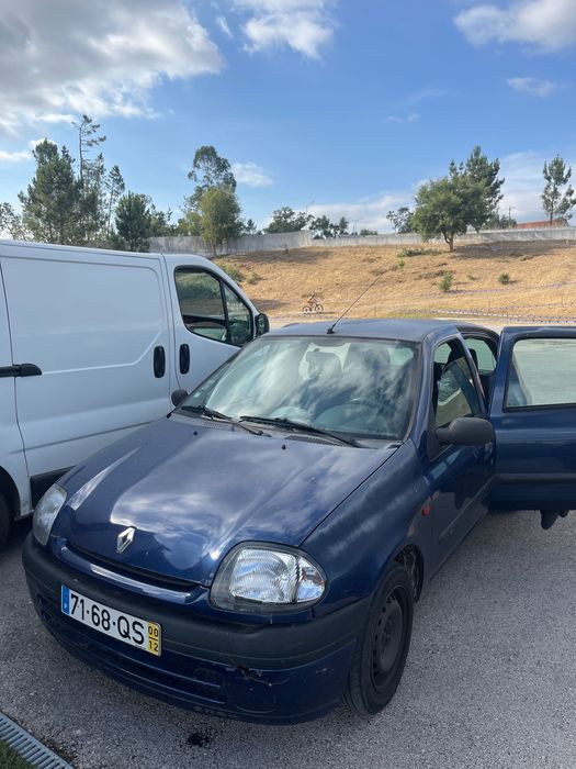 carro renault azul